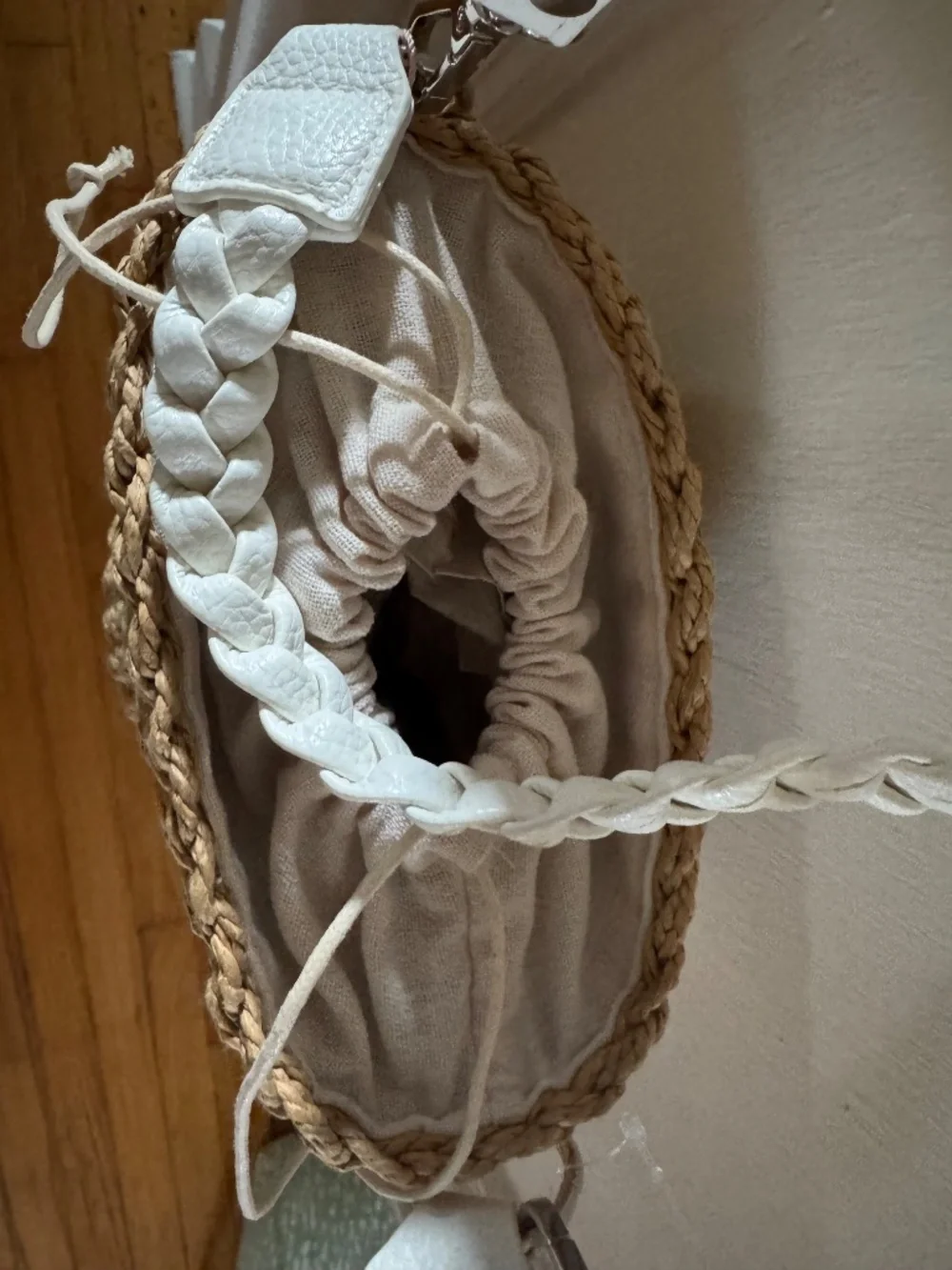 Rachel Ashwell Woven Daisy Bucket Bag - Picture 3 of 4